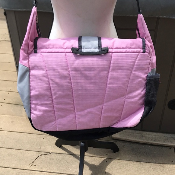 Wenger beautiful cross body diaper bag - Picture 5 of 8